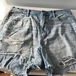 Denim shorts with distressed leg